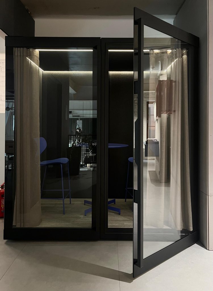 ARKA Silent DUO acoustic office pod in office environment