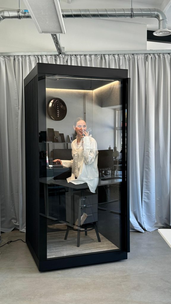ARKA Silent SOLO acoustic office pod interior detail