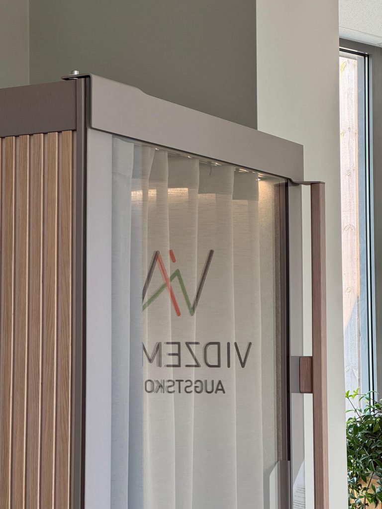ARKA Silent SOLO acoustic office pod exterior view